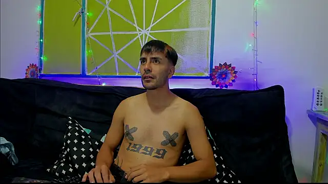 Lord_Apolo: διαδικτυακό σόου στην κάμερα