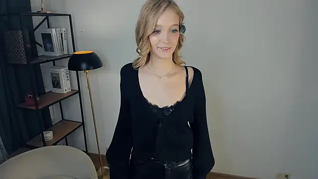 SerrenaAaのライブXXXチャット