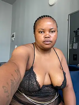 Curveysinaa Chat XXX in diretta