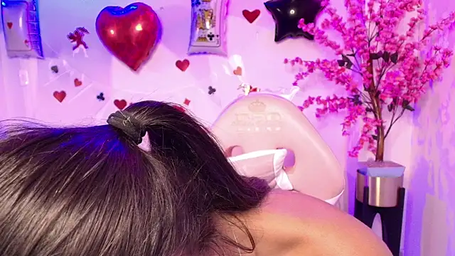 دردشة Divinee_Cloe الجنسية المباشرة