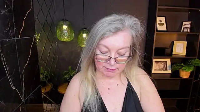 Show modela NataliMellow na web-kameri