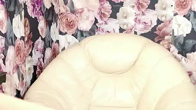 Chat +18 de NASSYMIA03 ao vivo