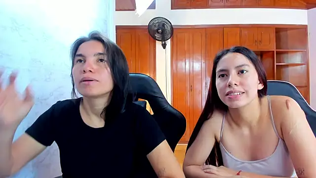 Emily_and_Soffy: απευθείας συνομιλία ΧΧΧ