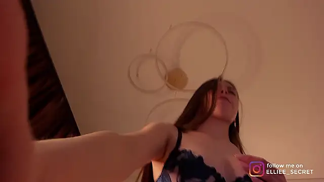 Chat +18 de Angel_Ellie ao vivo