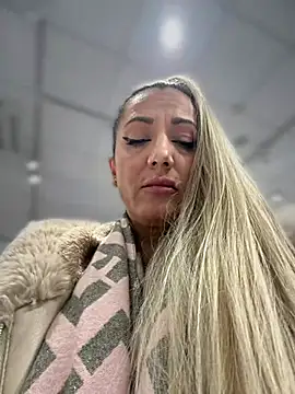 adya-aly's Live XXX Chat