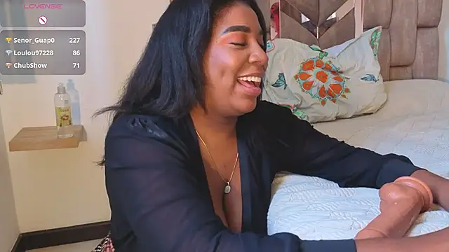 KloheCurvy Chat XXX live