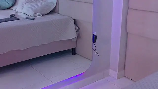 ZoehAngel: онлайн-секс-чат