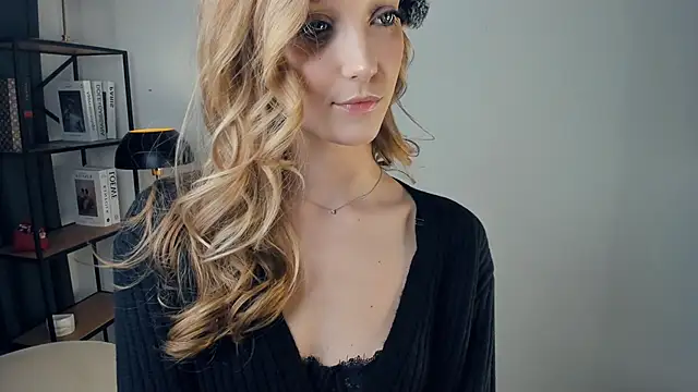 SerrenaAa 即時 XXX 聊天