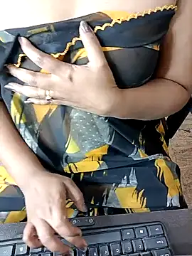 Pertunjukan Kamera Web Telugu_Mythrii