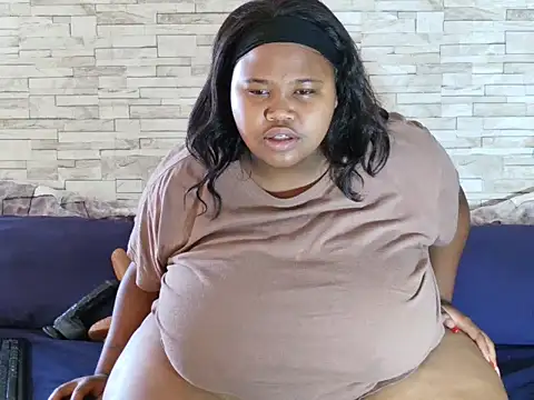 BustyBmw Adlı Modelin Canlı XXX Sohbeti