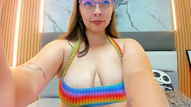 LEYNABRAUN Chat XXX in diretta