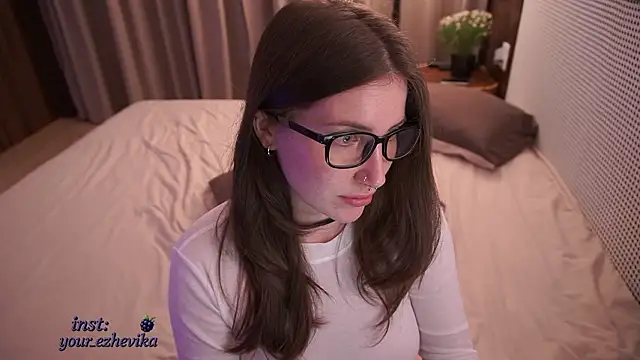 ItsEzheVika Adlı Modelin Canlı XXX Sohbeti