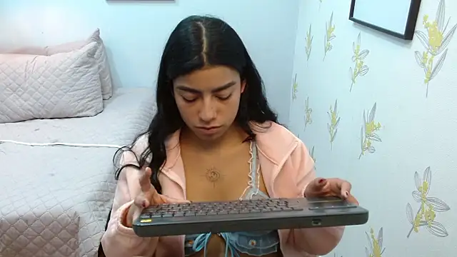 Chatroom XXX en direct de Laia_white