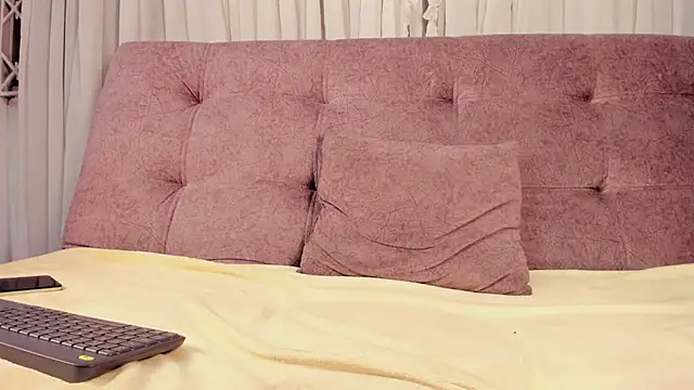 violet_77711 élő XXX-chatje