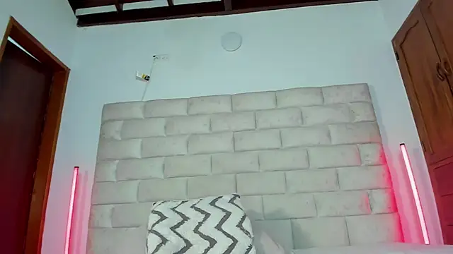 HollyGrey_ élő XXX-chatje