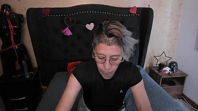 Chat +18 de Kali_Panther ao vivo