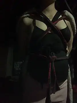 Pokazy przed kamerką – Hoa-tuylip