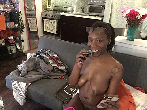 Chatroom XXX en direct de littyleesh1