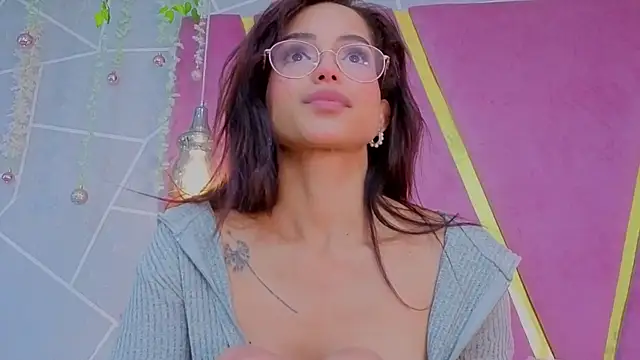 EmmyCortez Adlı Modelin Canlı XXX Sohbeti