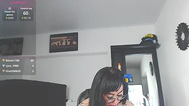 Vicky_hotmilf's Live XXX Chat