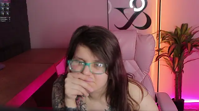 Czat XXX na żywo – Ariell_Mini