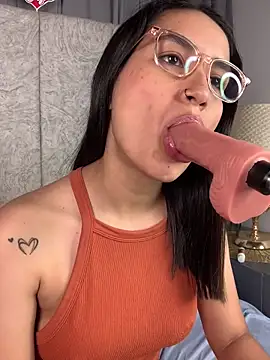 Val12777 Chat XXX live