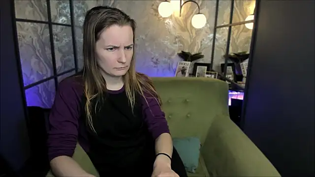 دردشة MeggySun الجنسية المباشرة