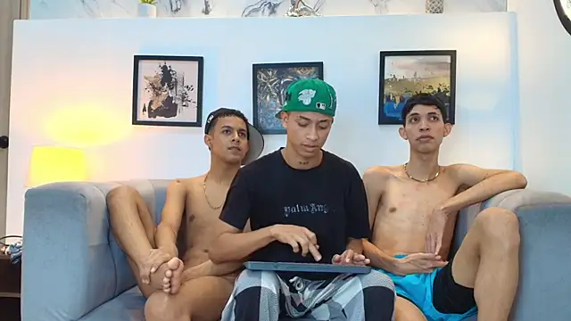 Show modela GOLD_BOYS na web-kameri