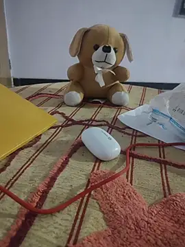 supriyatamil: διαδικτυακό σόου στην κάμερα