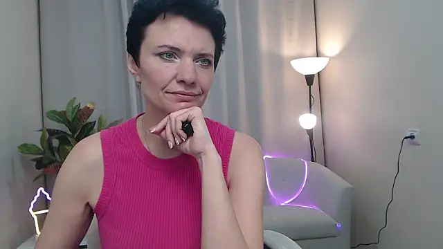 AvaSaturnianのライブXXXチャット