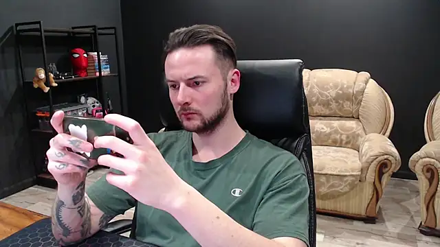 MihasikD Show in webcam