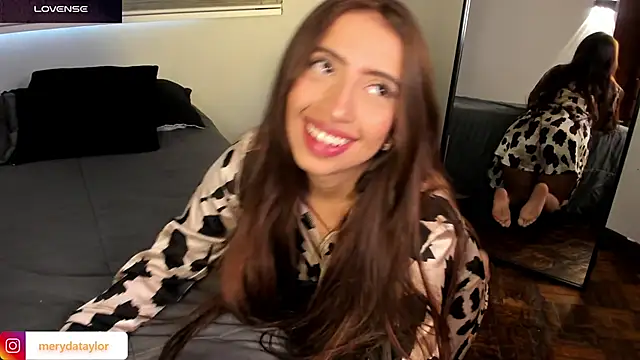 MERIDA_TAYLOR élő XXX-chatje