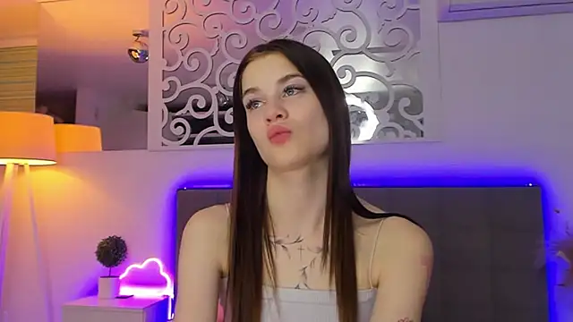 LuisaClover: απευθείας συνομιλία ΧΧΧ