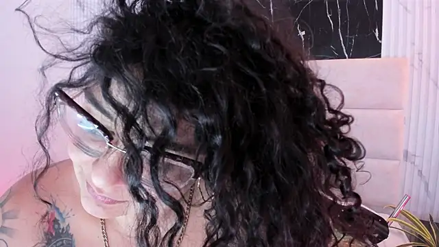 Reginavegaa: онлайн-секс-чат