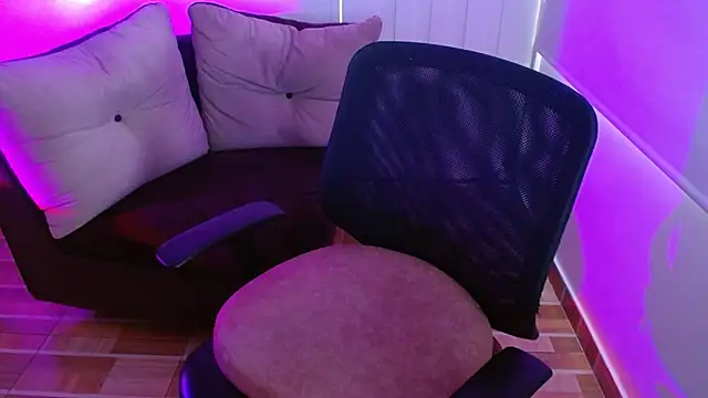 Онлайн чат XXX milfrousse