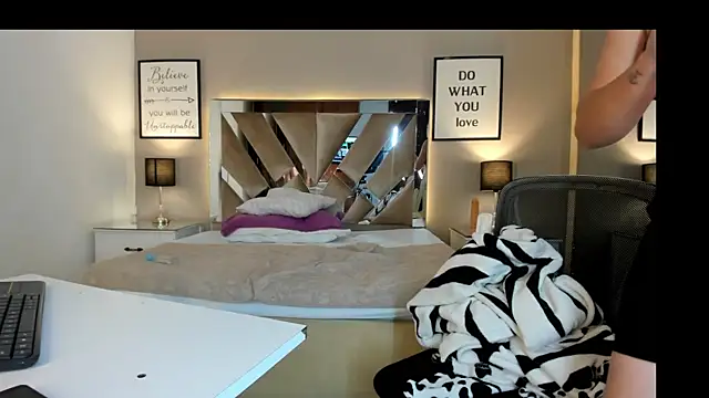 XXX chat uživo modela cellestehot