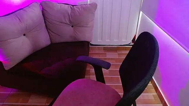 milfrousse 现场XXX聊天