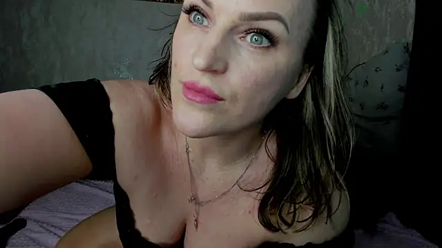 Show modela -ANYUTA- na web-kameri