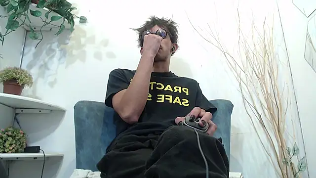 Pokazy przed kamerką – AaronBeer_