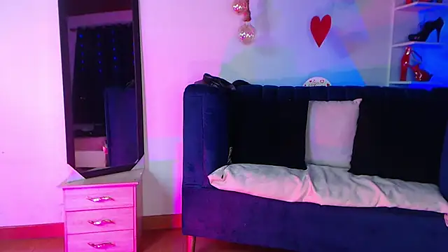 KorayRoussel Adlı Modelin Canlı XXX Sohbeti