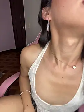 DollCamila: онлайн-секс-чат