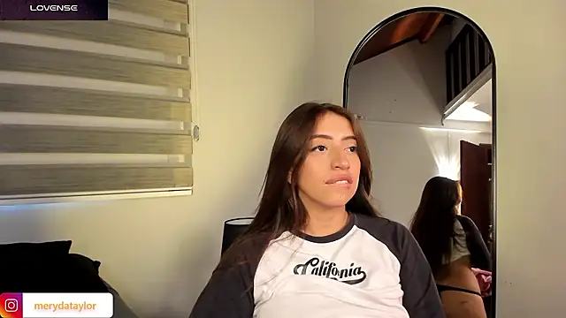 MERIDA_TAYLOR Adlı Modelin Canlı XXX Sohbeti