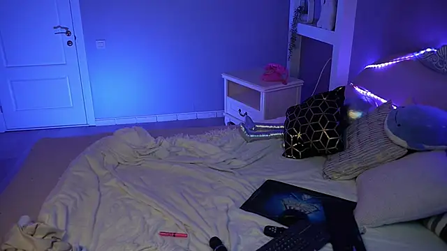 LisaElfy Show in webcam