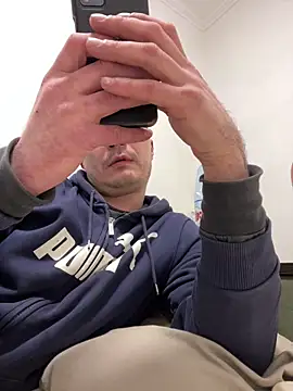 viktor1992-1-1: διαδικτυακό σόου στην κάμερα