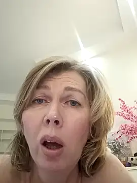 stellahere8's Live XXX Chat