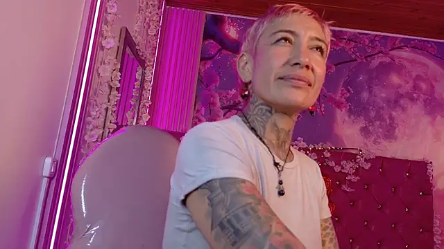 Chat +18 de Everlyn_sexx ao vivo