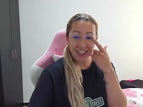 chrystal_sl852 লাইভ XXX চ্যাট