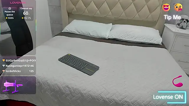 Chatroom XXX en direct de CleoFoxx_