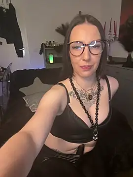 Trixie-Tainted Webcam-Show