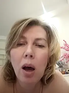 stellahere8 élő XXX-chatje